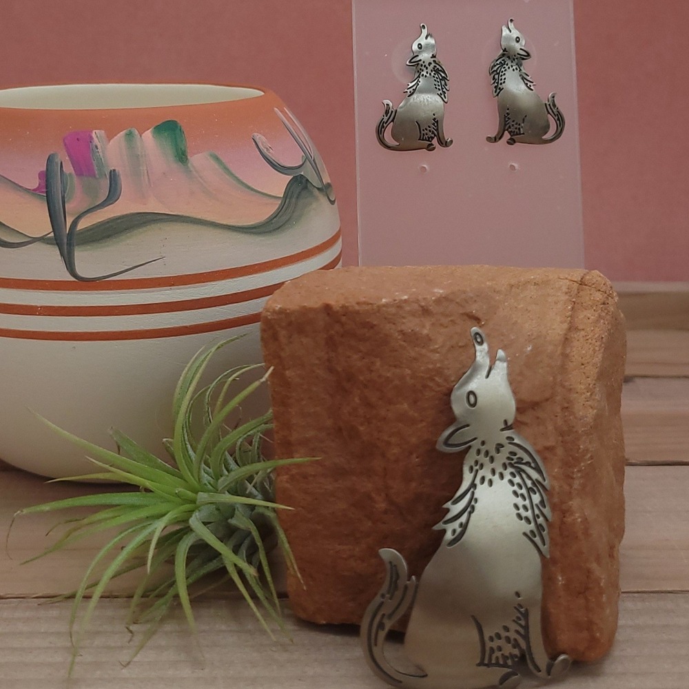 Vintage Howling Coyote Brooch and Earrings Set Silver Tone Southwestern Animal